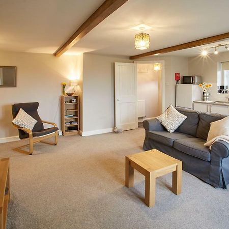 Emley Host & Stay - Cosy Cottage מראה חיצוני תמונה