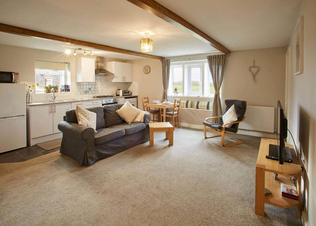 Emley Host & Stay - Cosy Cottage מראה חיצוני תמונה
