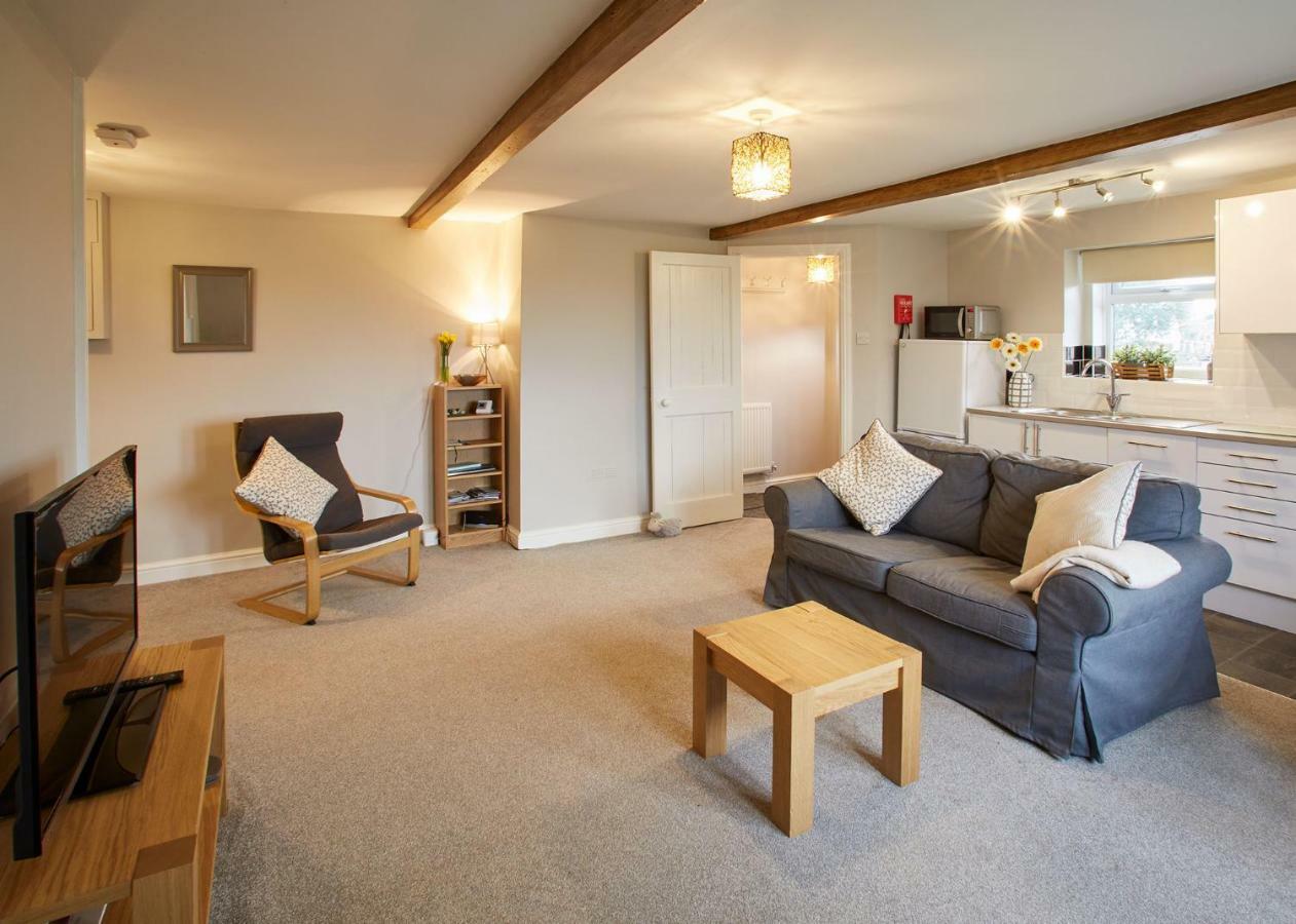 Emley Host & Stay - Cosy Cottage מראה חיצוני תמונה