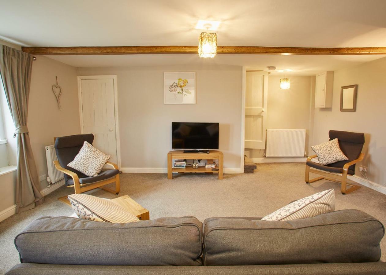 Emley Host & Stay - Cosy Cottage מראה חיצוני תמונה