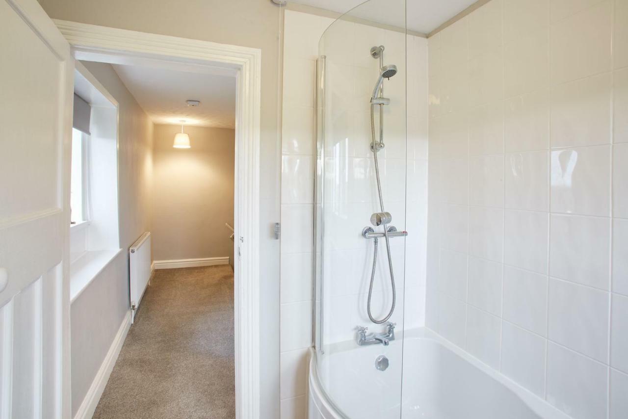Emley Host & Stay - Cosy Cottage מראה חיצוני תמונה