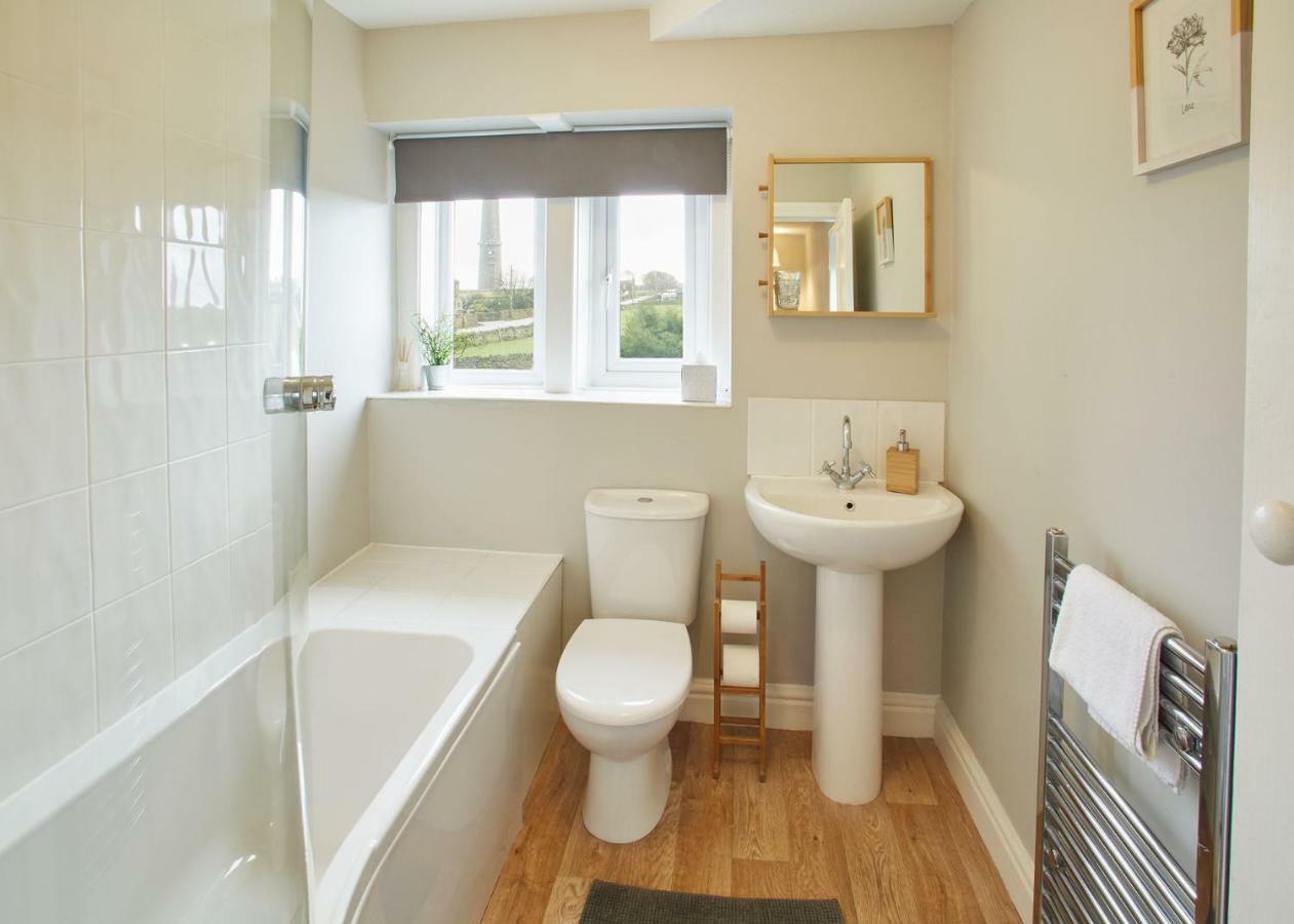 Emley Host & Stay - Cosy Cottage מראה חיצוני תמונה
